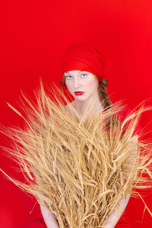 Beautiful Fashion art portrait of young sexy blonde woman with wheat. Organic cosmetic products for healthy hair conceptの写真素材