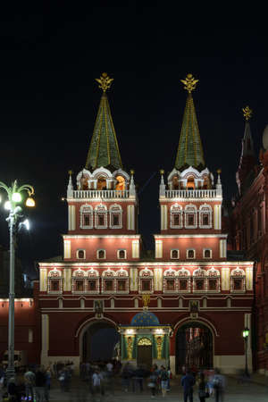 Moscow, Iberan Gate and Chapel in the Red Square at summer night. The gate was built in the late 17th century.のeditorial素材