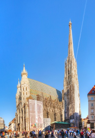 VIENNA - OCTOBER 10  St  Stephen Cathedral  Stephansdom  with tourists on October 10, 2012 in Vienna, Austria  It s the mother church of the Archdiocese of Vienna and the seat of the Archbishop of Vienna のeditorial素材