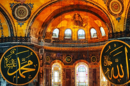 ISTANBUL - APRIL 9: Interior of Hagia Sophia in Istanbul on April 09, 2013. Hagia Sophia is a former Orthodox patriarchal basilica (church), later a mosque, and now a museum.のeditorial素材