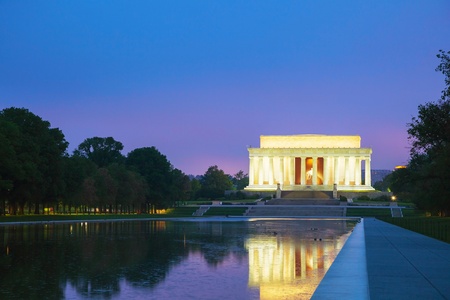The Abraham Lincoln Memorial in Washington, DC in the eveningのeditorial素材