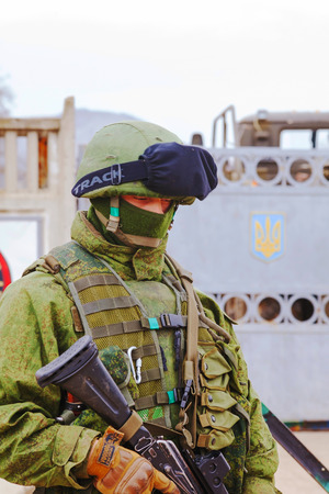 PEREVALNE, UKRAINE - MARCH 4  Russian soldier on March 4, 2014 in Perevalne, Ukraine  On February 28, 2014 Russian military forces invaded Crimea peninsula のeditorial素材