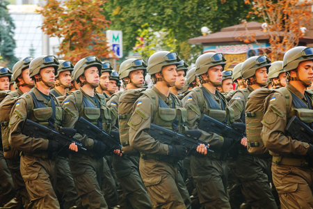 KYIV, UKRAINE - AUGUST 24: Airborne troopers of the Ukrainian Army at the military parade dedicated to the Independence Day of Ukraine on August 24, 2014 in Kyiv, Ukraine. These guys take a part in the anti-terrorists operation in Donbass.のeditorial素材