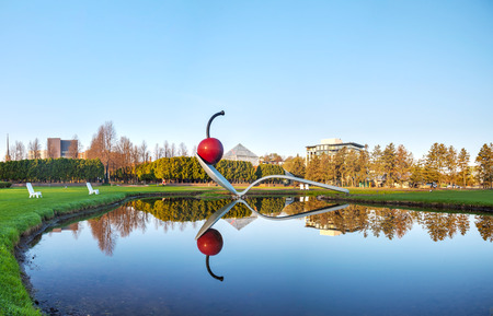 MINNEAPOLIS - MAY 14: The Spoonbridge and Cherry at the Minneapolis Sculpture Garden on May 14, 2014 in Minneapolis, MN. It is one of the largest urban sculpture gardens in the country.のeditorial素材