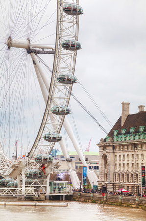 LONDON - APRIL 4: The London Eye Ferris wheel on April 4, 2015 in London, UK. The entire structure is 135 metres tall and the wheel has a diameter of 120 metres.のeditorial素材