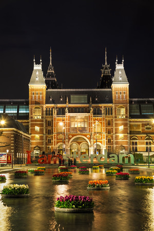 AMSTERDAM - APRIL 16: I Amsterdam slogan on April 16, 2015 in Amsterdam, Netherlands. Located at the back of the Rijksmuseum on Museumplein, the slogan quickly became a city icon.のeditorial素材