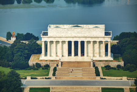 Abraham Lincoln memorial in Washington, DC aerial viewのeditorial素材