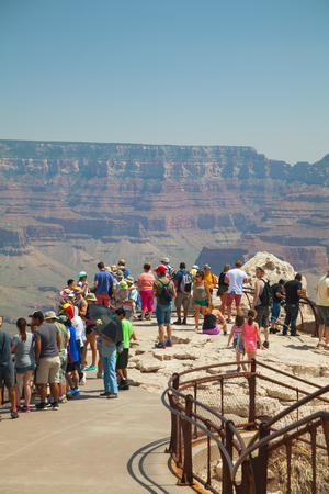 GRAND CANYON VILLAGE, AZ - AUGUST 19: Crowded with people view point at the Grand Canyon National park on August 19, 2015 in Grand Canyon Village, AZ.のeditorial素材