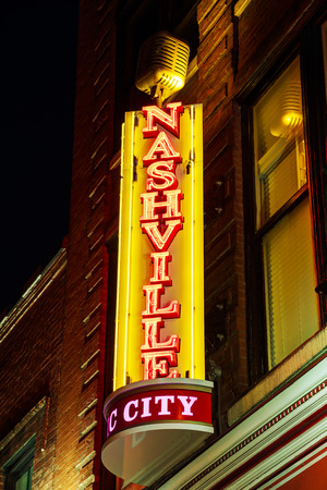 NASHVILLE - MAY 27: Nashville city neon sign at the Broadway street on May 027, 2017 in Nashville, TX.のeditorial素材