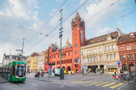 BASEL - AUGUST 25: Marktplatz with the Rathaus on August 25, 2017 in Basel, Switzerland.のeditorial素材