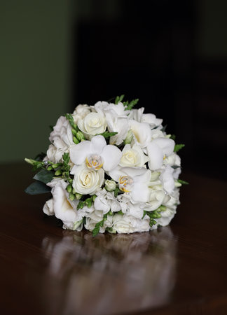 bridal bouquet of roses and daisiesの写真素材
