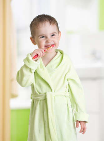 kid brushing teeth in bathroomの写真素材