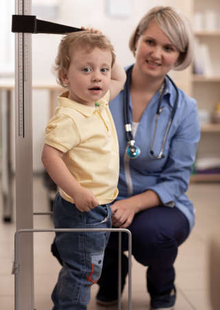 Doctor measuring kids heightの写真素材