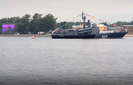 SAINT-PETERSBURG, RUSSIA - JULY 30, 2017: Russian Navy warship at the naval parade in St. Petersburgのeditorial素材