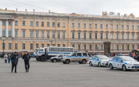 St. Petersburg, Russia - September 25, 2017:   Police cars and police on duty at the Palace Square in St. Petersburgのeditorial素材