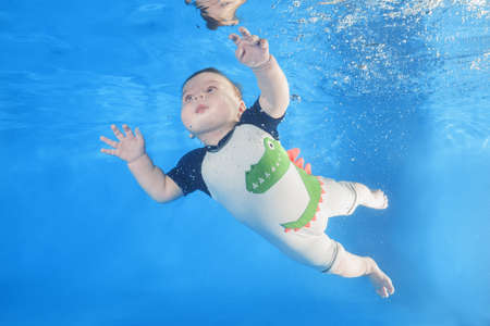 5 months boy swim underwater in the pool