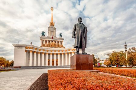 2019-10-05. Moscow, Russia. VDNH Park Lenin monument, a very popular tourist destinationのeditorial素材