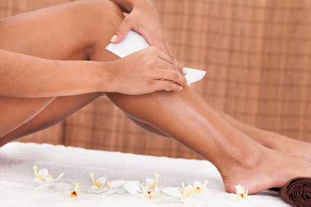 Close-up Of Young Woman Doing Depilation For Her Legsの写真素材