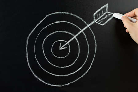 Hand Drawing Dart And Arrow With Retargeting Word On Blackboardの写真素材