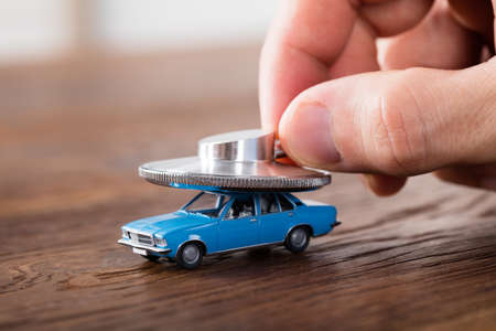 Close-up Of A Stethoscope With Car Insurance Concept On Wooden Deskの写真素材