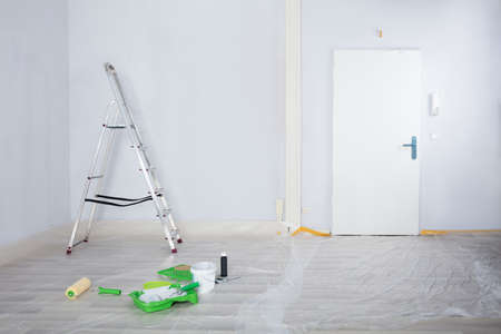 Freshly Painted White Room With Ladder And Painting Equipments At Homeの写真素材