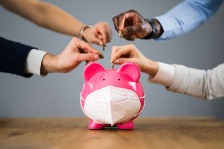 Business Crowdfunding And Corona Covid Piggy Bankの写真素材