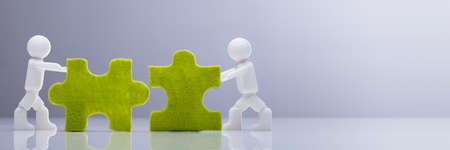 Puzzle Teamwork And Partnership Implementation Success. Jigsaw Merge Moveの写真素材