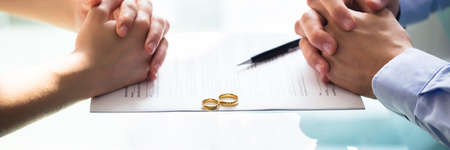Divorce Emergency Settlement. Parties Agree In Courtの写真素材