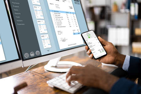 Digital Invoice Document Or Payment Receipt On Mobile Phoneの写真素材