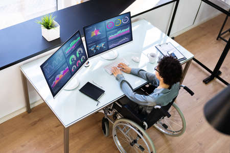 Business Data Analyst Woman Using Computer Screenの写真素材