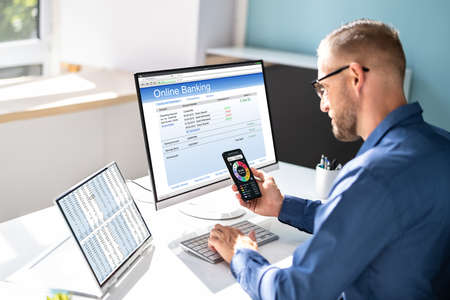 Budget Tracker App On Cell Phone Or Smartphoneの写真素材