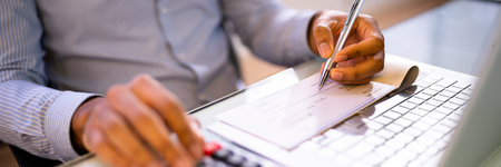 Writing Payroll Compensation Check. Bank Pay Chequeの写真素材