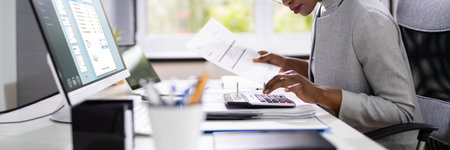 Accountant Using Electronic Invoice Or Bill In Cloudの写真素材