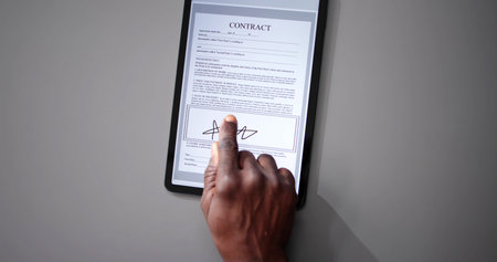 Digital Signature On Contract Document Online Using Tabletの写真素材