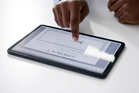 Contract E Signature. Employee Signing Law Documentの写真素材
