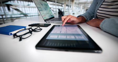 Digital Electronic Bill And Accountant E Invoice On Tabletの写真素材