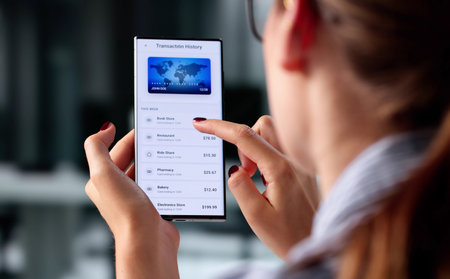 The Modern Female Banker Making Online Payment With Digital Walletの写真素材