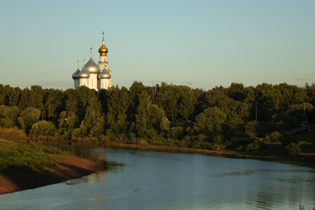 Vologda. Russia. June 2018: St. Sophia Cathedral in the Vologda Kremlin. View of the river and the Orthodox Church.のeditorial素材