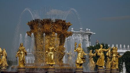 Moscow, Russia - June 2018: fountain Friendship of peoples at VDNH, in the form of gold sculptures.のeditorial素材