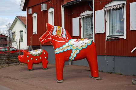 Dalecarlian (Dala) horse in Nusnas. Dalarna county. Swedenのeditorial素材