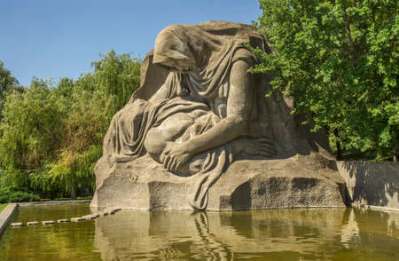 Grieving mother sculpture of memorial complex at Mamayev kurgan in Volgograd (former Stalingrad). Russiaのeditorial素材