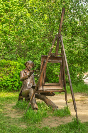 Sculpture of painter at Pokrovskoye-Streshnevo park in Moscow. Russiaのeditorial素材