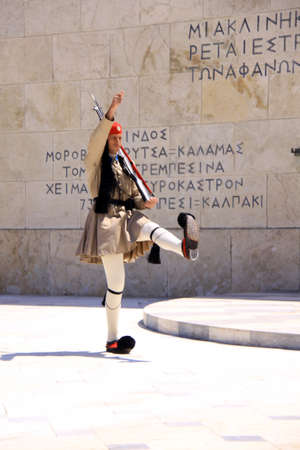 Changing the guards at the Greek Parliament-Athensのeditorial素材