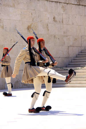 Changing the guards at the Greek Parliament-Athensのeditorial素材