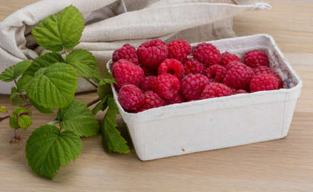Fresh raspberry with leaf in the bowl