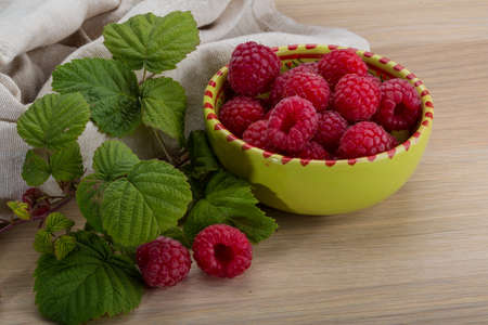 Fresh raspberry with leaf in the bowl