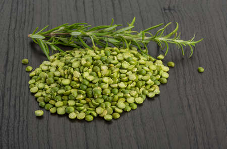 Dry green peas on the desk