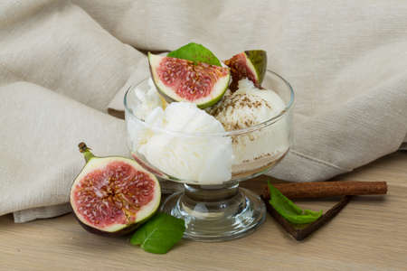 Vanilla Ice cream with fig, cinnamon and mintの写真素材