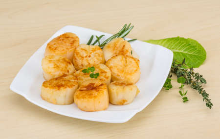 Grilled scallops in the bowl with herbsの写真素材