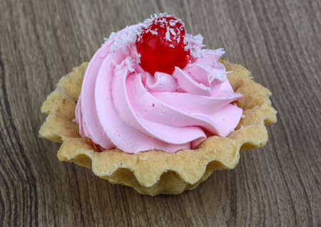 Sweet fresh Cream cup cake on the wood backgroundの写真素材
